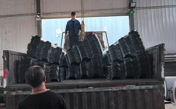 都兰楼承板安装前准备:钢筋桁架楼承板施工要点